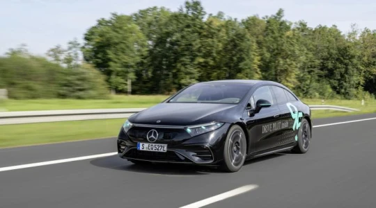 Turkusowe światła w samochodach - ruszają testy autonomicznych Mercedesów na niemieckich drogach