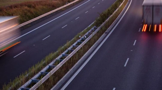 Koniec darmowej jazdy na A2, S7 i S3 dla branży transportowej. Sprawdź, gdzie zapłacisz od 1 lutego [LISTA]