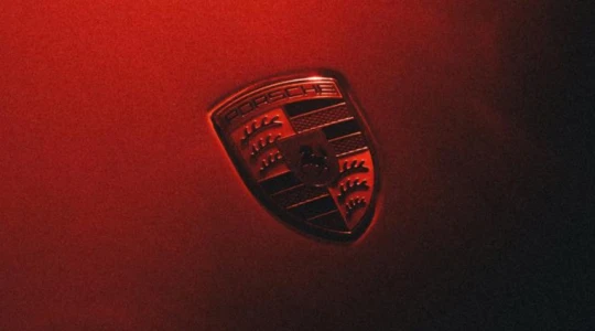 Nowe Porsche przyłapane bez kamuflażu. Uwagę zwraca dziwny wirnik