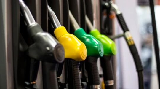 Ceny paliw w 2026 roku. Koniec taniego tankowania? Prognoza cen paliw na ferie i luty 2026