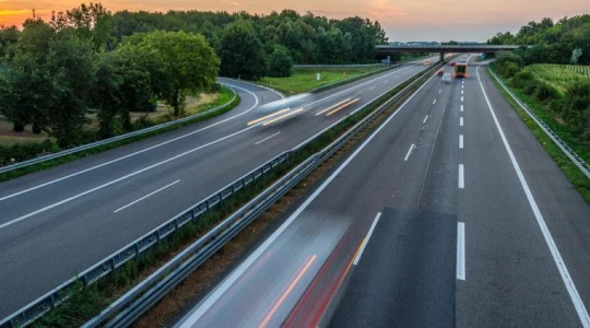 150 km/h na autostradzie? Resort infrastruktury analizuje zmiany przepisów