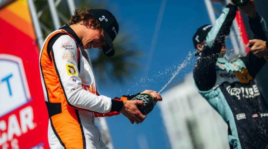 Polski talent podbija Amerykę. 20-letni Tymek Kucharczyk na podium w debiucie Indy NXT