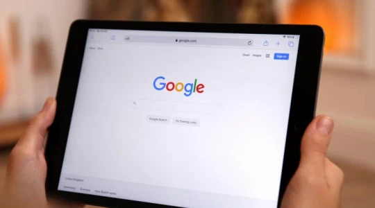 Kupujemy Toyoty, ale w sieci szukamy czegoś innego. Polacy oszaleli na punkcie tej marki