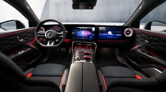 14-calowe ekrany i fizyczne sterowanie. Oto wnętrze nowego AMG GT 4-Door Coupé